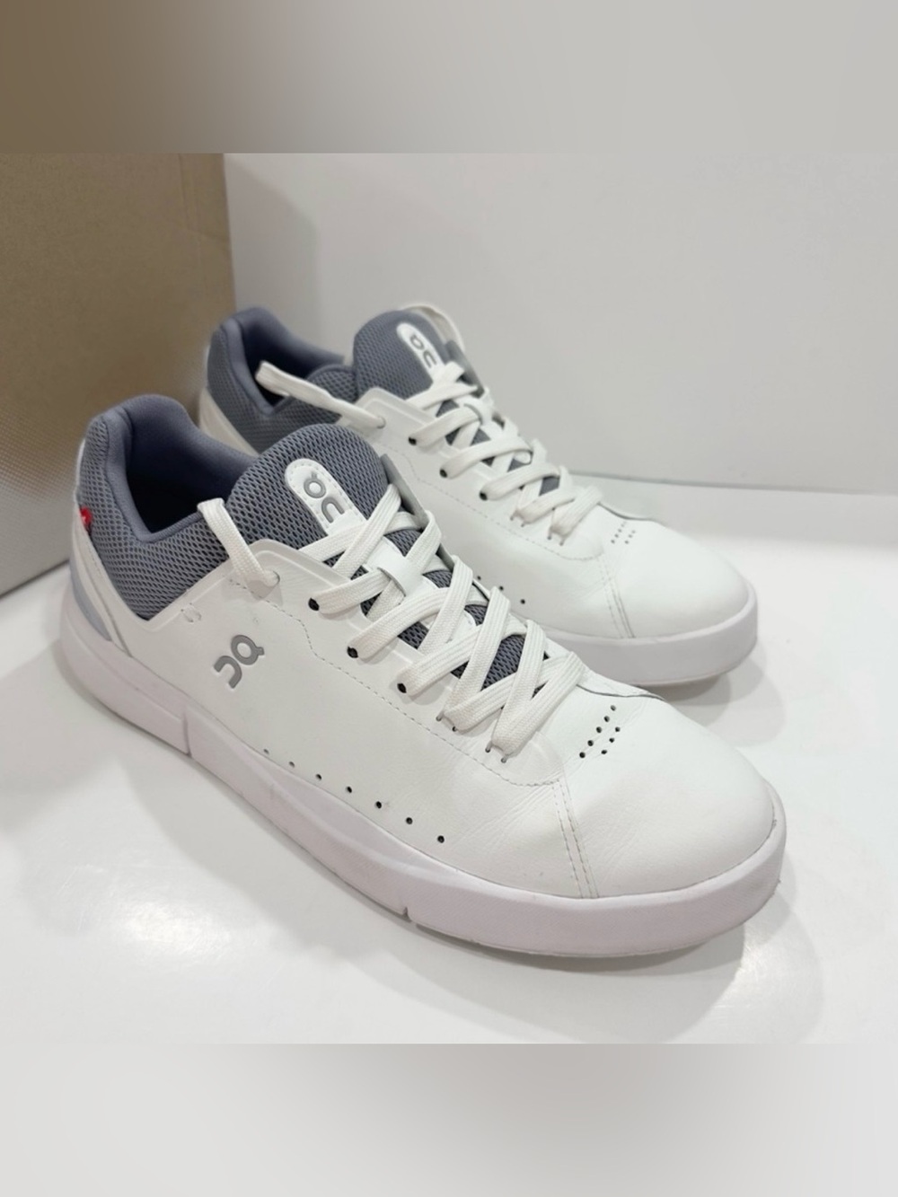 On Running The Roger Advantage leather Women’s Sneaker